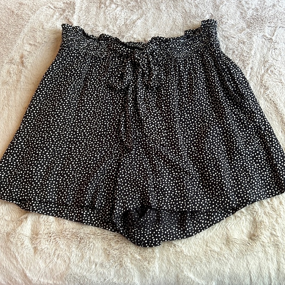 Hollister Flowy Shorts with Waist Tie and Pockets